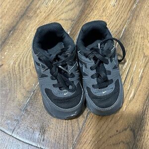 Nike Kids Black and Gray Sneakers Size 7C